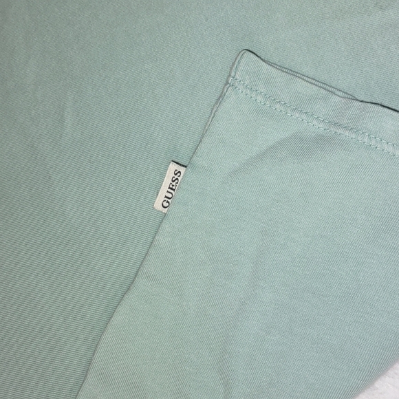 Guess Tshirt - Picture 7 of 8